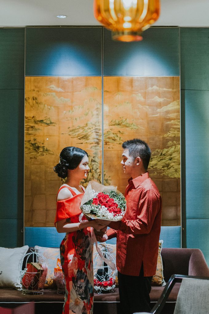 Gaby & Kevin Engagement at Mandarin Oriental Hotel by Warna Project - 004