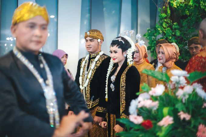 Resepsi Pernikahan Di Cimb Niaga Bintaro Of Indah Ricky By Gofotovideo By Gofotovideo Bridestory Com