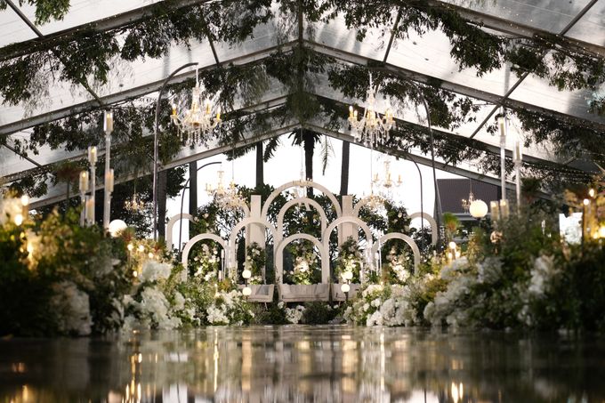 Vincent & Annas Wedding At Shangrila Jakarta by Fiori.Co - 004