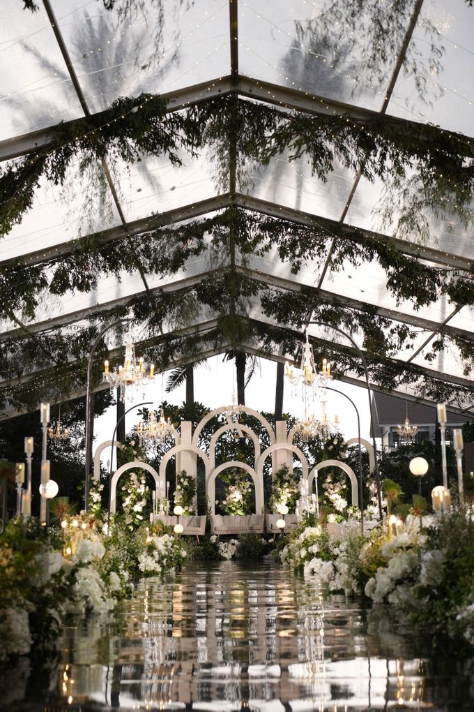 Vincent & Annas Wedding At Shangrila Jakarta by Fiori.Co - 002