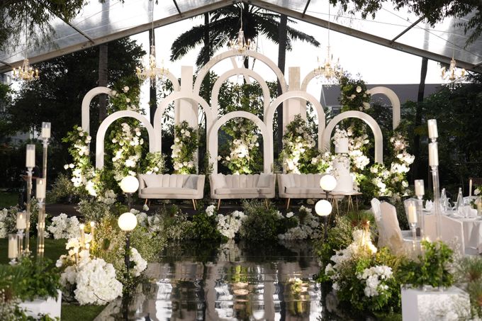 Vincent & Annas Wedding At Shangrila Jakarta by Fiori.Co - 003