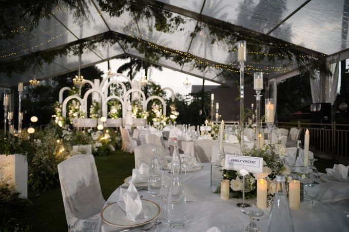 Vincent & Annas Wedding At Shangrila Jakarta by Fiori.Co - 006