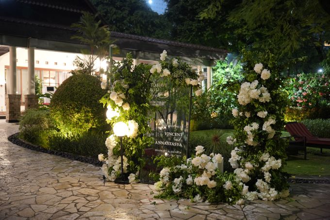 Vincent & Annas Wedding At Shangrila Jakarta by Fiori.Co - 012