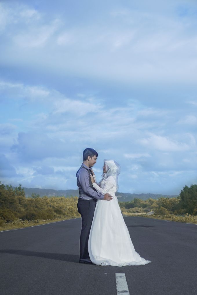 Meiriska & Haris Prewedding by Sineas Media Production - 008