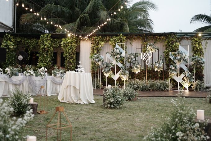 Rendy & Yolan Wedding At Segarra Ancol by Fiori.Co - 003