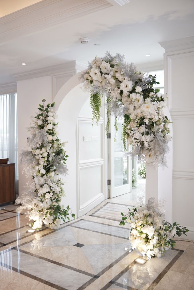 Anthony & Erna Wedding At Penthouse Hyatt by Fiori.Co - 005