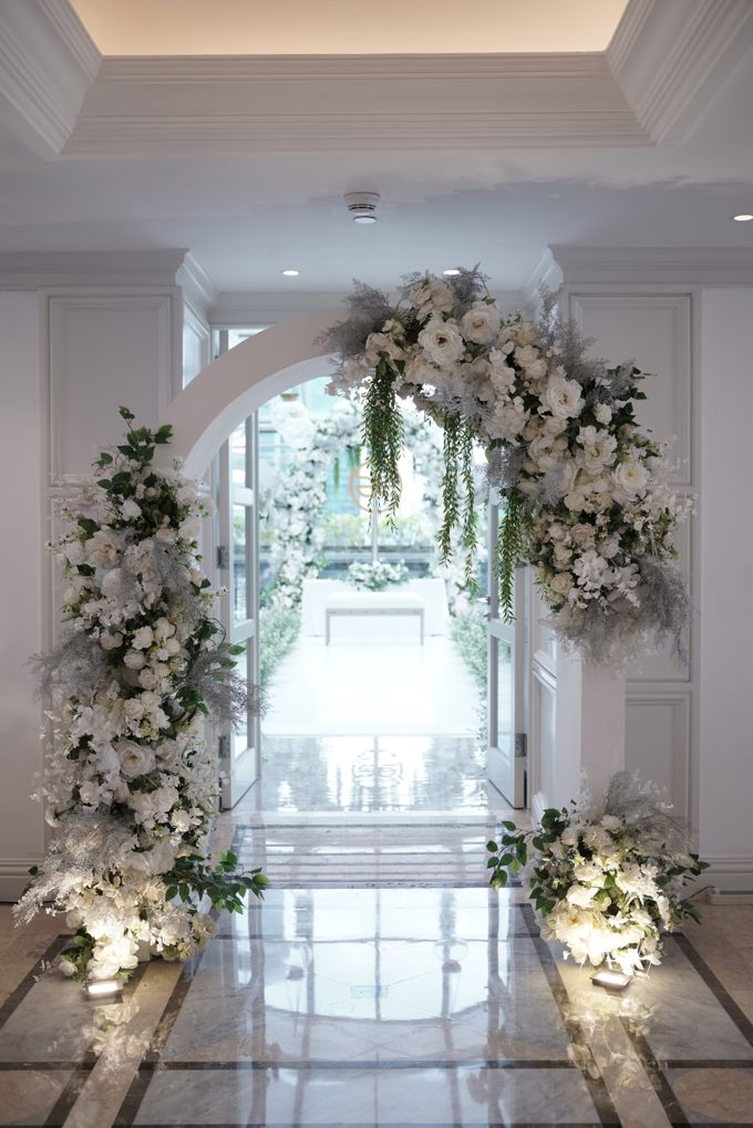 Anthony & Erna Wedding At Penthouse Hyatt by Fiori.Co - 007
