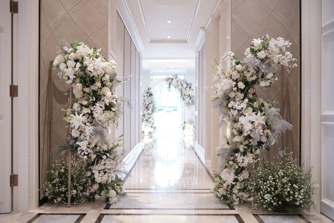 Anthony & Erna Wedding At Penthouse Hyatt by Fiori.Co - 006