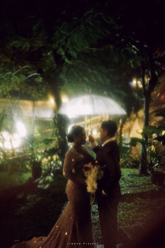 Chonnie & Asep's Intimate Garden Wedding by Pandora Wedding Planner - 025