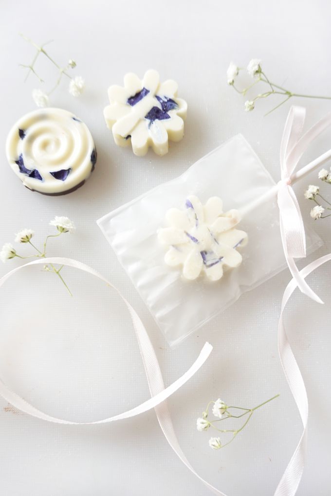 Customized Edible Flower by Cloud Nine Cakery - 001 Customized Edible Flower by Cloud Nine Cakery - 001