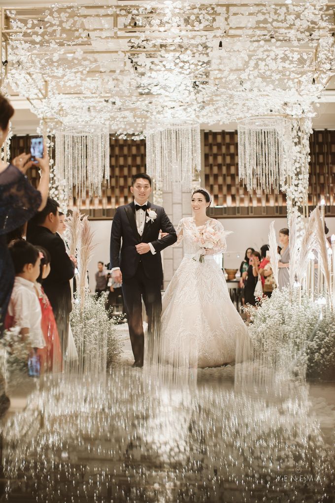 Clean and Elegant Wedding at Ayana MidPlaza by Priscilla Myrna - 004 Clean and Elegant Wedding at Ayana MidPlaza by Priscilla Myrna - 004