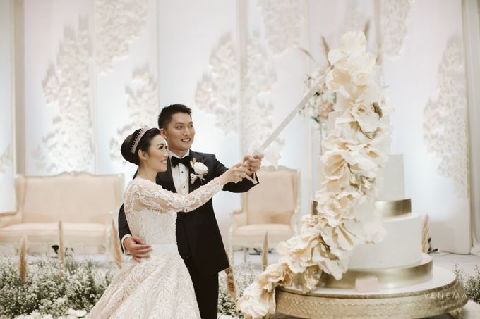 Clean and Elegant Wedding at Ayana MidPlaza by Priscilla Myrna - 015 Clean and Elegant Wedding at Ayana MidPlaza by Priscilla Myrna - 015