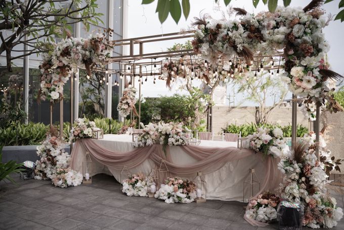 Celvin & Shally Wedding at Summer Pool Swissotel by Swissôtel Jakarta PIK Avenue - 002