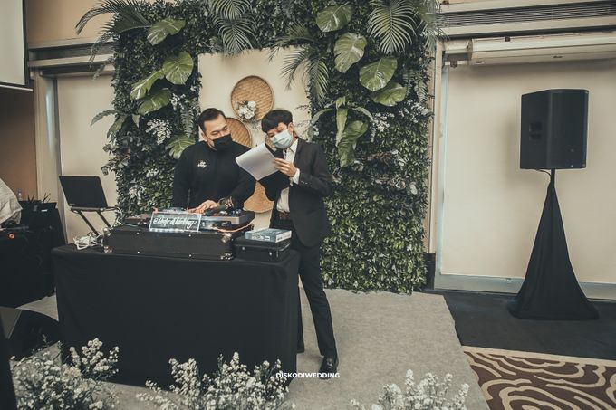 Intimate Akad | Financial Club Jkt - Riri & Kemal by diskodiwedding - 017 Intimate Akad | Financial Club Jkt - Riri & Kemal by diskodiwedding - 017