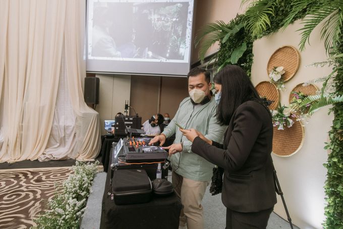 Intimate Akad | Financial Club Jkt - Riri & Kemal by diskodiwedding - 011 Intimate Akad | Financial Club Jkt - Riri & Kemal by diskodiwedding - 011