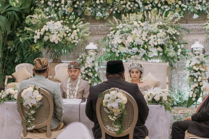Intimate Akad | Financial Club Jkt - Riri & Kemal by diskodiwedding - 008 Intimate Akad | Financial Club Jkt - Riri & Kemal by diskodiwedding - 008