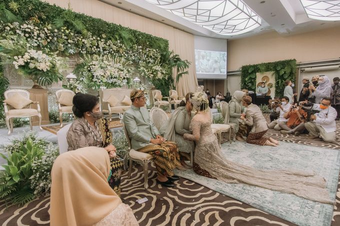 Intimate Akad | Financial Club Jkt - Riri & Kemal by diskodiwedding - 003 Intimate Akad | Financial Club Jkt - Riri & Kemal by diskodiwedding - 003