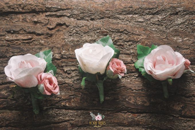 Corsages & Hand Corsages for Erdick Stephanie Wedding by Floral Treats - 001 Corsages & Hand Corsages for Erdick Stephanie Wedding by Floral Treats - 001
