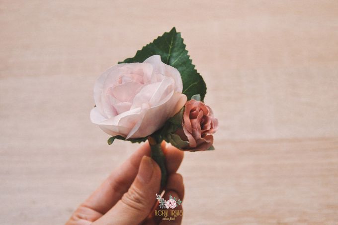Corsages & Hand Corsages for Erdick Stephanie Wedding by Floral Treats - 003 Corsages & Hand Corsages for Erdick Stephanie Wedding by Floral Treats - 003