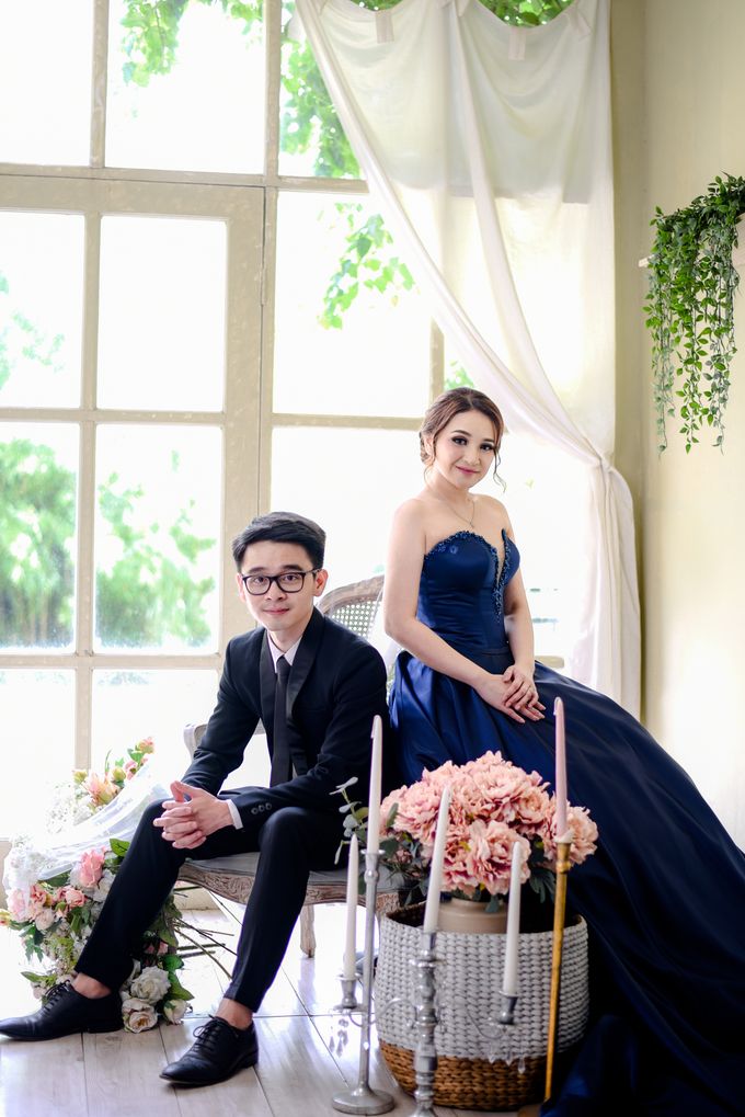 Studio Pre Wedding Devina & Denis by Bondan Photoworks - 005 Studio Pre Wedding Devina & Denis by Bondan Photoworks - 005