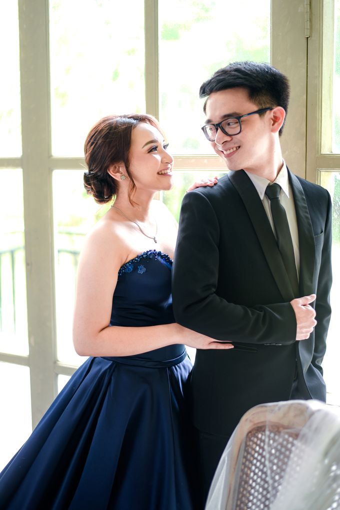 Studio Pre Wedding Devina & Denis by Bondan Photoworks - 019 Studio Pre Wedding Devina & Denis by Bondan Photoworks - 019