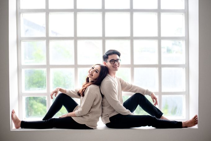 Studio Pre Wedding Devina & Denis by Bondan Photoworks - 030 Studio Pre Wedding Devina & Denis by Bondan Photoworks - 030