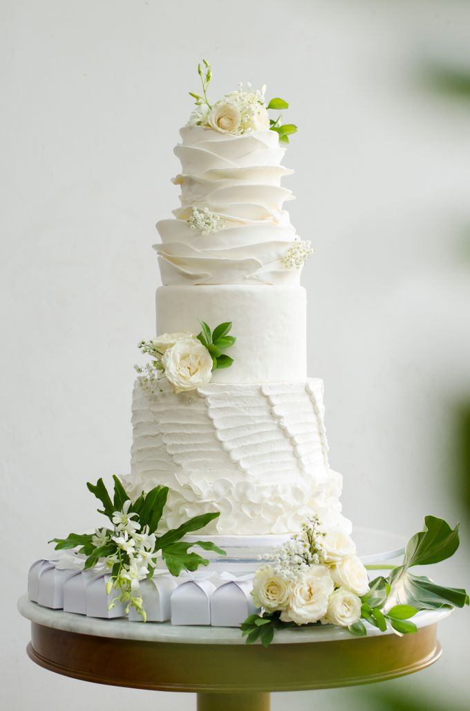 Wedding cakes and cupcakes by CUPCAKES COMPANY - 001 Wedding cakes and cupcakes by CUPCAKES COMPANY - 001