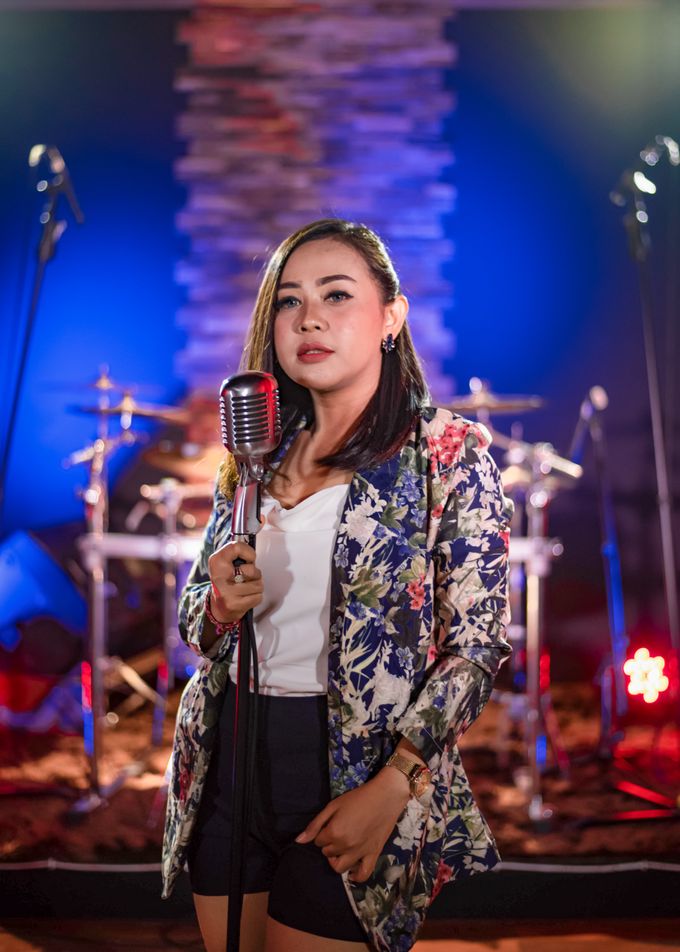 Lead Singer by SHIVANA ENTERTAINMENT - 050 Lead Singer by SHIVANA ENTERTAINMENT - 050