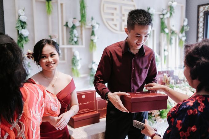 THE ENGAGEMENT OF LESLIE & MARSHA by Alluvio - 010 THE ENGAGEMENT OF LESLIE & MARSHA by Alluvio - 010