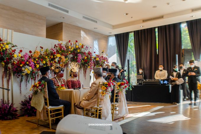 Glasshouse Ritz-Carlton | Al & Adith by diskodiwedding - 010