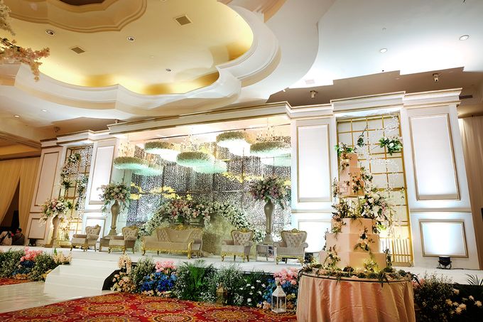 The Wedding of Eric & Cindy - Ritz Carlton Kuningan Ballroom by The Ritz-Carlton Jakarta, Mega Kuningan - 003 The Wedding of Eric & Cindy - Ritz Carlton Kuningan Ballroom by The Ritz-Carlton Jakarta, Mega Kuningan - 003