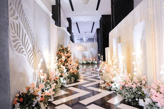 Johny & Cindy Wedding Decoration at Pullman Grand Ballroom, Bandung by Valentine Wedding Decoration - 002