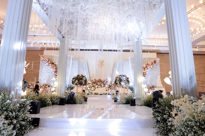 Johny & Cindy Wedding Decoration at Pullman Grand Ballroom, Bandung by Valentine Wedding Decoration - 016