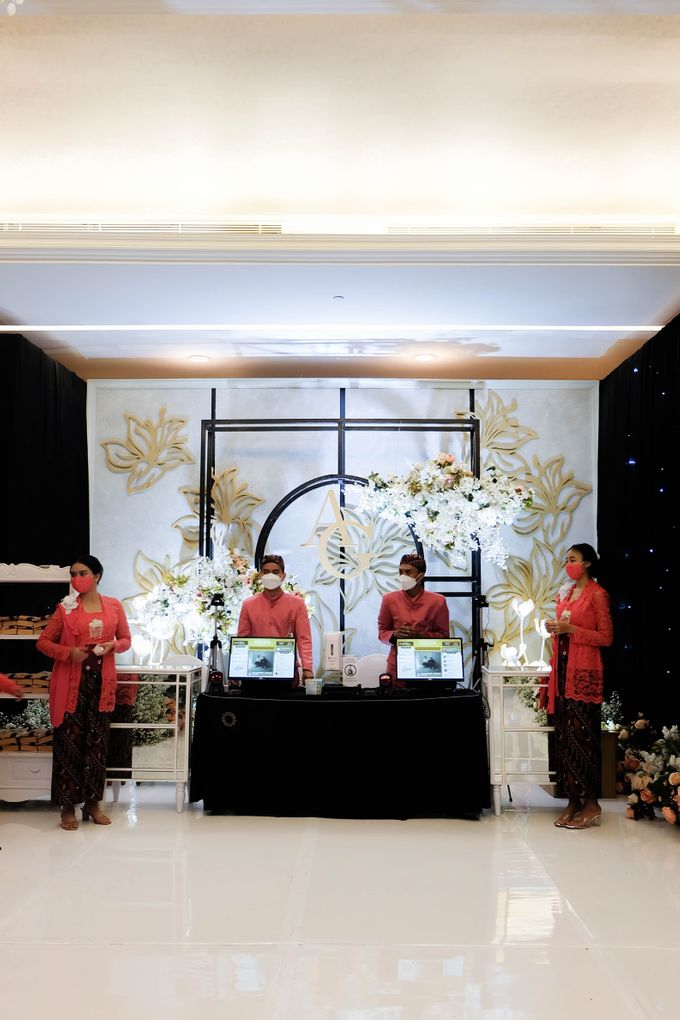 Annur & Geraldy Wedding Decoration at Trans Convention Center by Ayung Berinda - 007 Annur & Geraldy Wedding Decoration at Trans Convention Center by Ayung Berinda - 007