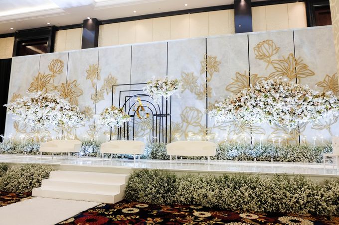 Annur & Geraldy Wedding Decoration at Trans Convention Center by Ayung Berinda - 014