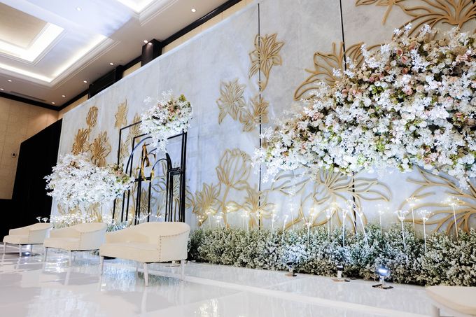 Annur & Geraldy Wedding Decoration at Trans Convention Center by Valentine Wedding Decoration - 018