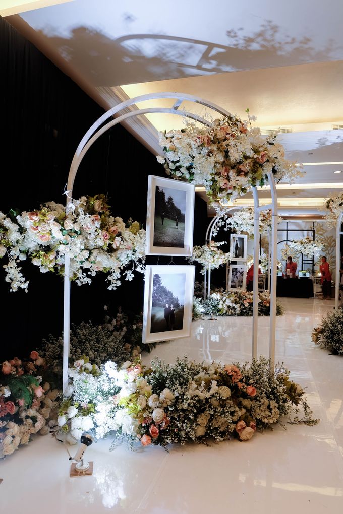Annur & Geraldy Wedding Decoration at Trans Convention Center by Valentine Wedding Decoration - 005 Annur & Geraldy Wedding Decoration at Trans Convention Center by Valentine Wedding Decoration - 005