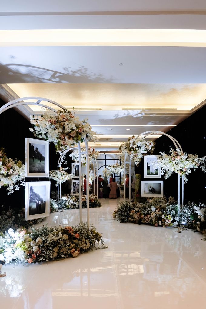 Annur & Geraldy Wedding Decoration at Trans Convention Center by Valentine Wedding Decoration - 001 Annur & Geraldy Wedding Decoration at Trans Convention Center by Valentine Wedding Decoration - 001