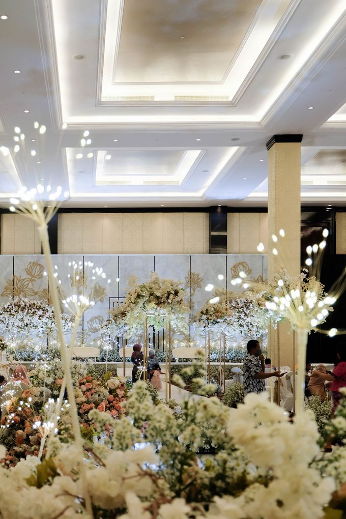 Annur & Geraldy Wedding Decoration at Trans Convention Center by Ayung Berinda - 041