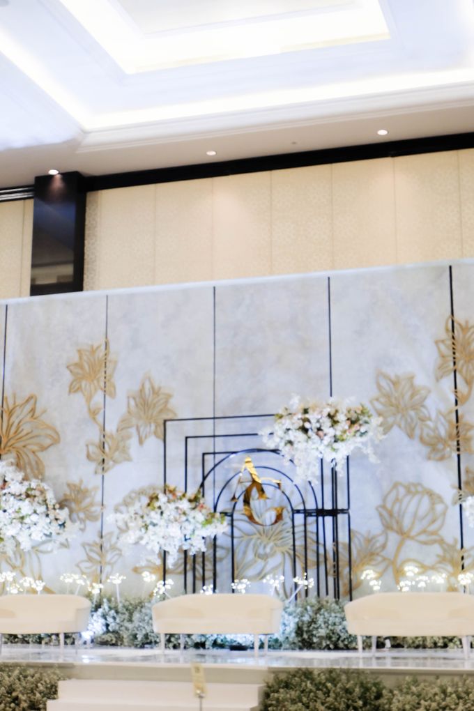 Annur & Geraldy Wedding Decoration at Trans Convention Center by Valentine Wedding Decoration - 027