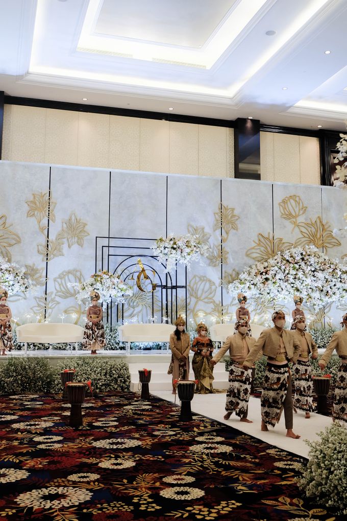 Annur & Geraldy Wedding Decoration at Trans Convention Center by Valentine Wedding Decoration - 039