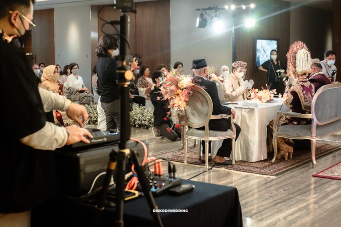 TheResidence OnFive | Tifani & Raveza by diskodiwedding - 006 TheResidence OnFive | Tifani & Raveza by diskodiwedding - 006