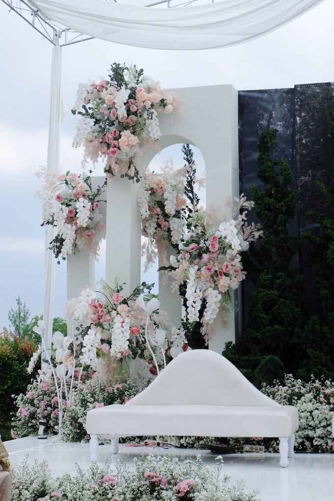 Andri & Sacha Wedding Decoration at Intercontinental Diamond by Valentine Wedding Decoration - 015 Andri & Sacha Wedding Decoration at Intercontinental Diamond by Valentine Wedding Decoration - 015
