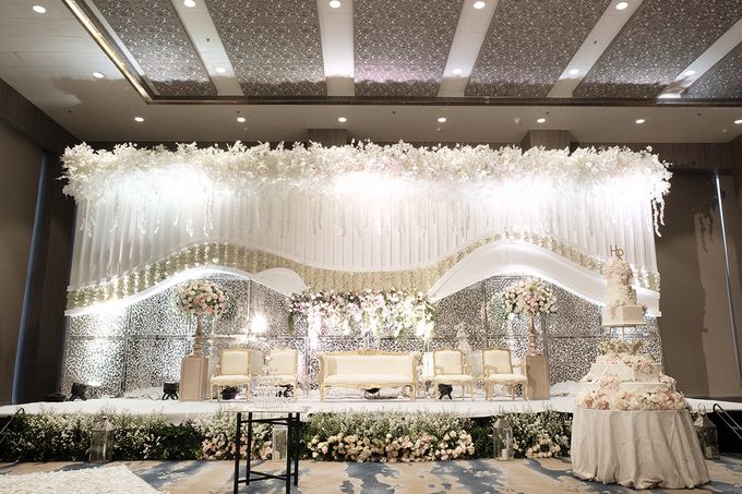 Herry Rika Wedding by The Swan Decoration - 001 Herry Rika Wedding by The Swan Decoration - 001