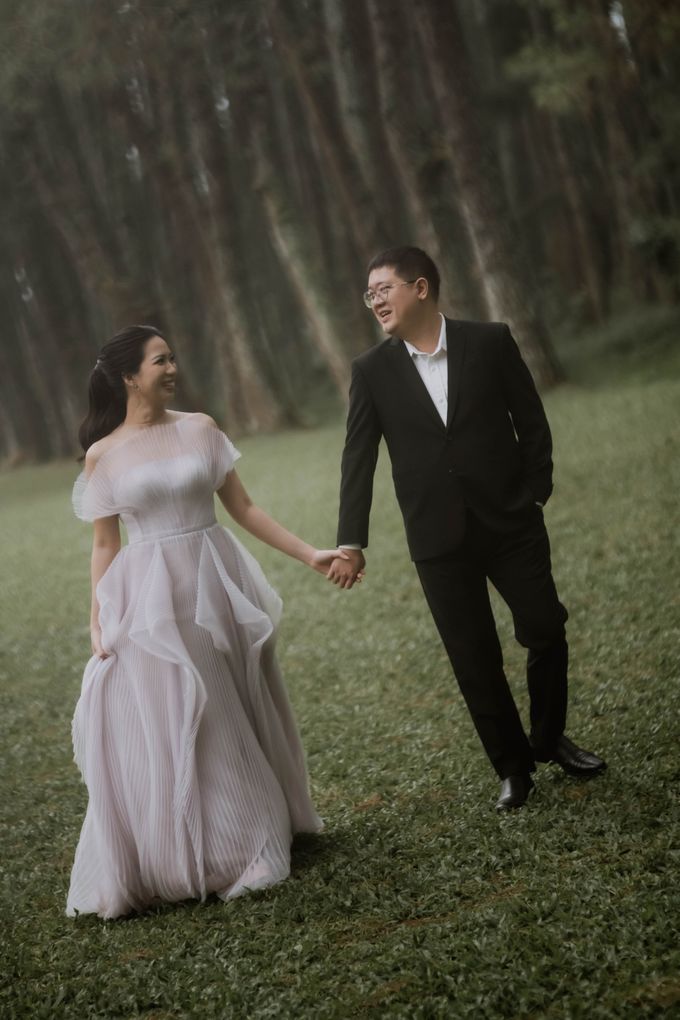 A Love Wrapped in White and Whispers of Bandung by Cesar Picture - 002 A Love Wrapped in White and Whispers of Bandung by Cesar Picture - 002