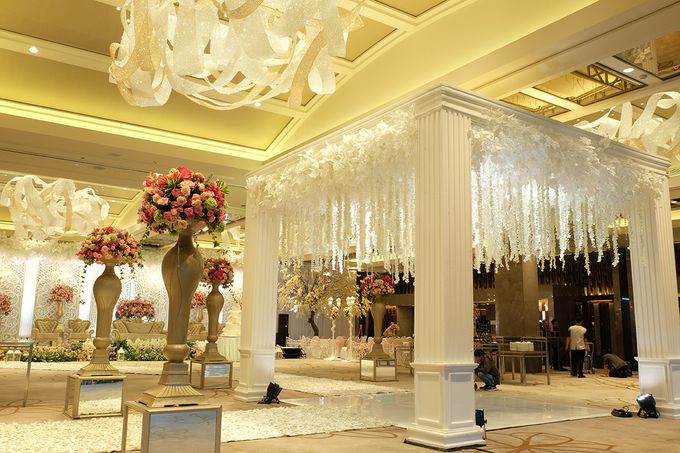 The Wedding of Aditya Riana - Ayana Midplaza Jakarta by The Swan Decoration - 010