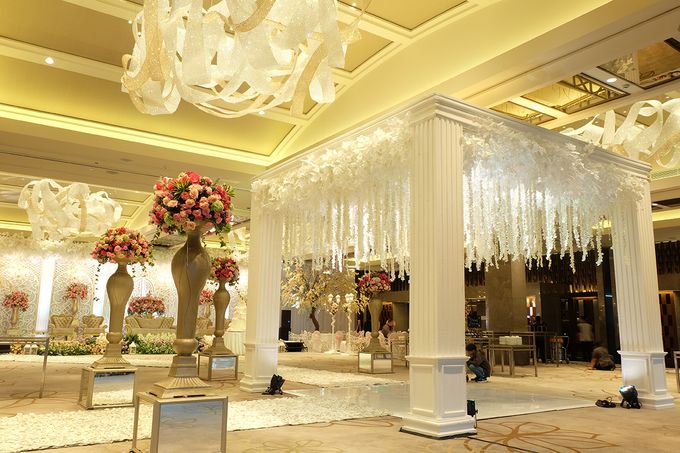The Wedding of Aditya Riana - Ayana Midplaza Jakarta by The Swan Decoration - 011 The Wedding of Aditya Riana - Ayana Midplaza Jakarta by The Swan Decoration - 011