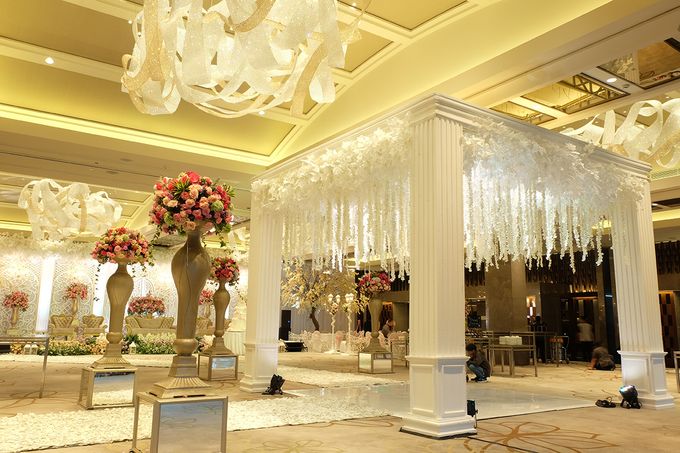 The Wedding of Aditya Riana - Ayana Midplaza Jakarta by The Swan Decoration - 011