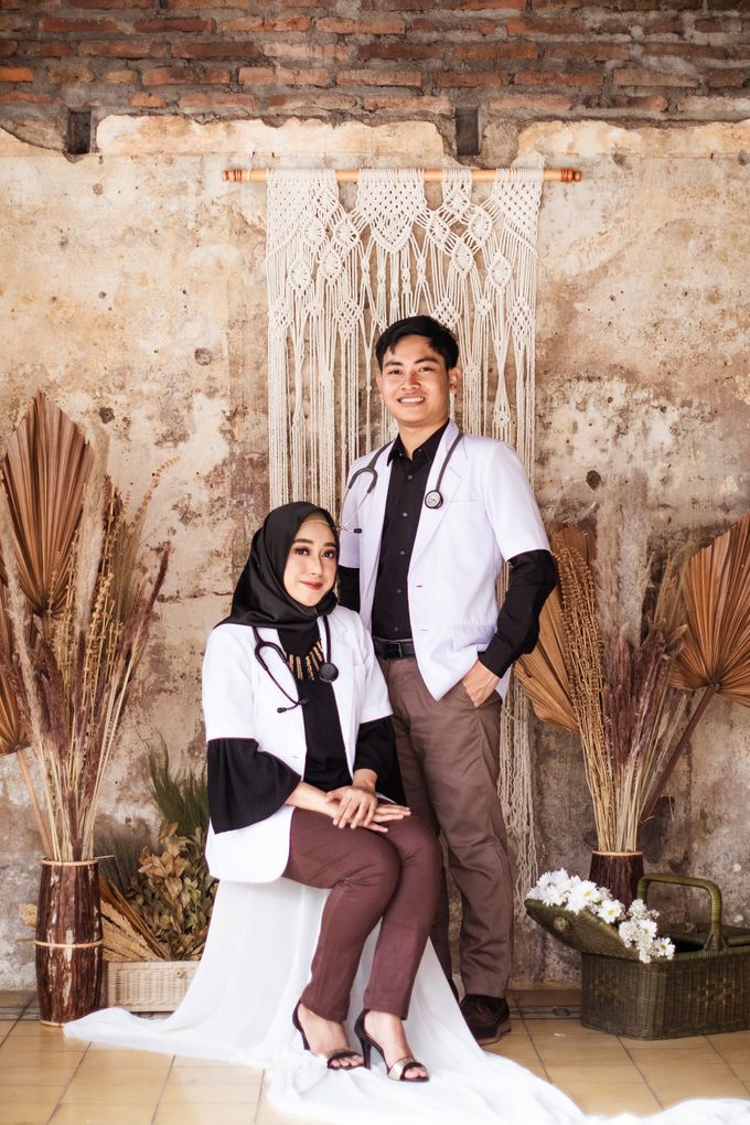 Warm Memories in Rustic, Ricky & Nisya's Pre Wedding by Mahana - 001