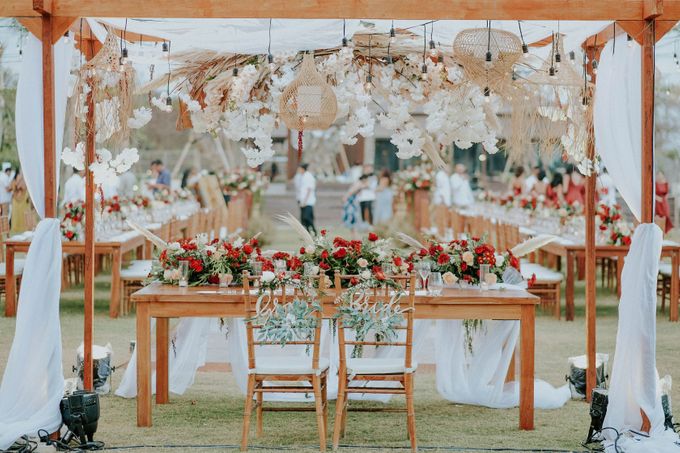 Celine and Paul Wedding at kempinski by Bali Flower Decor - 017 Celine and Paul Wedding at kempinski by Bali Flower Decor - 017